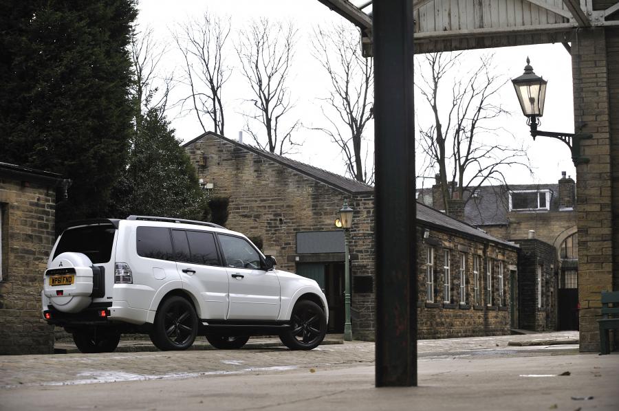  Mitsubishi Shogun Black 2012 года  (UK) (фото 44 из 85)